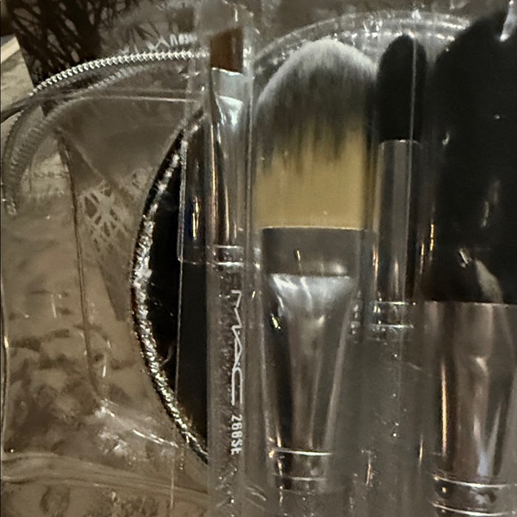 MAC Cosmetics Metallic Brush Organizer - Picture 8 of 8